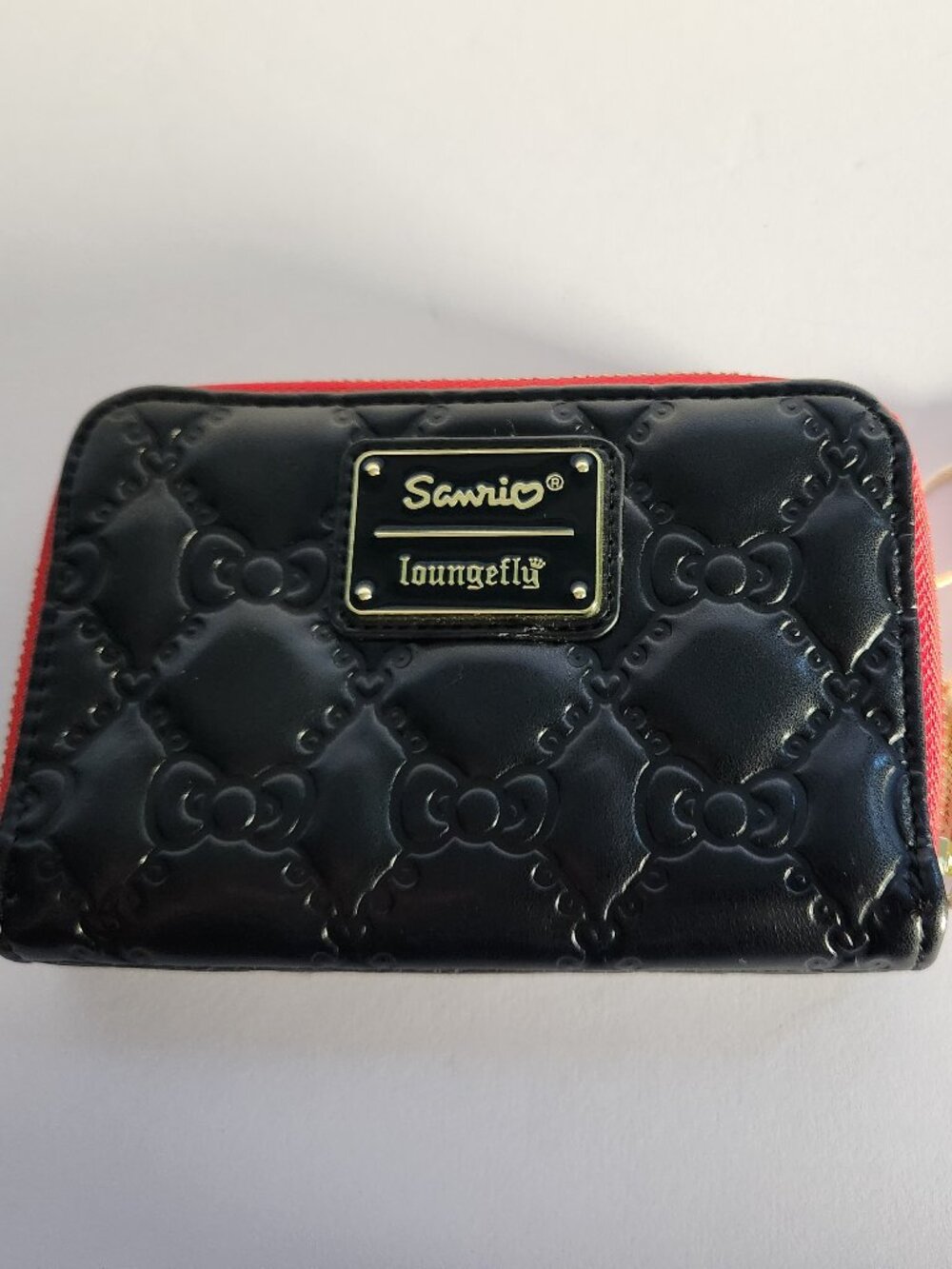 Loungefly Hello Kitty Wallet Embossed Bows Pattern Hard Tag Zip Around Sanrio